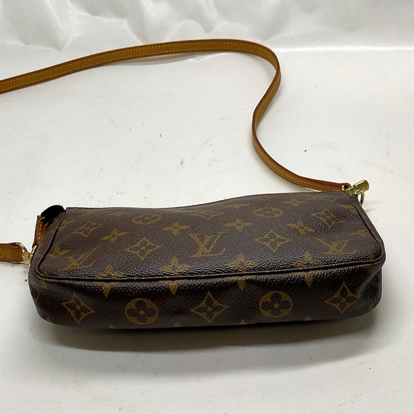 Louis Vuitton Pochette w/ Shoulder strap - Picture 6 of 9
